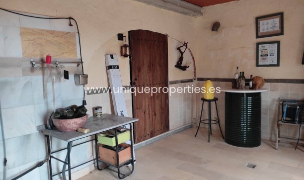 Herverkoop - Cortijo -
Lucar