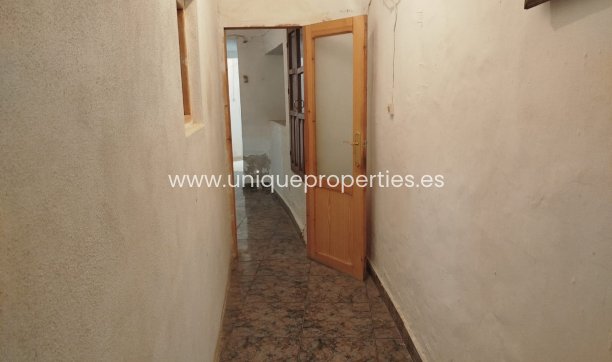 Resale - Village House -
Cullar de Baza