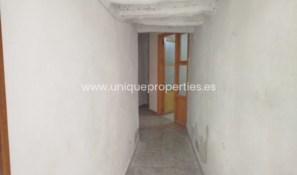 Resale - Village House -
Cullar de Baza