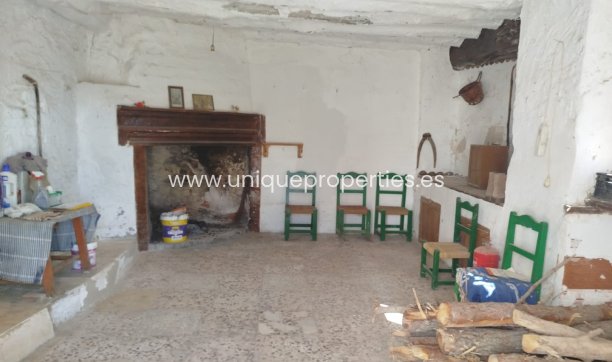 Resale - Village House -
Cullar de Baza