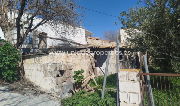 Resale - Village House -
Cullar de Baza