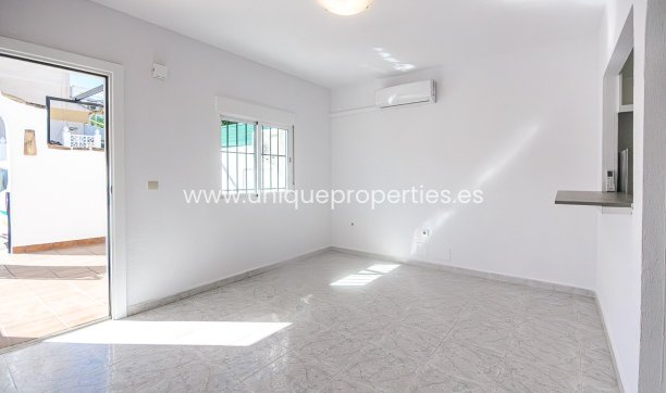 Reventa - House -
San Miguel de Salinas