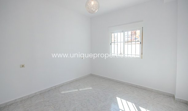 Reventa - House -
San Miguel de Salinas