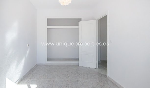 Reventa - House -
San Miguel de Salinas