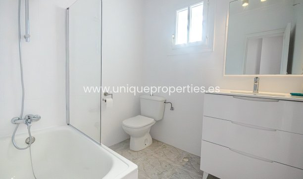 Reventa - House -
San Miguel de Salinas