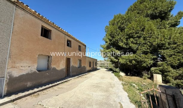 Revente - Cortijo -
Albox