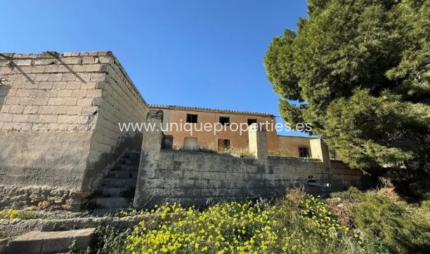 Revente - Cortijo -
Albox