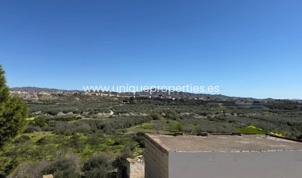 Revente - Cortijo -
Albox