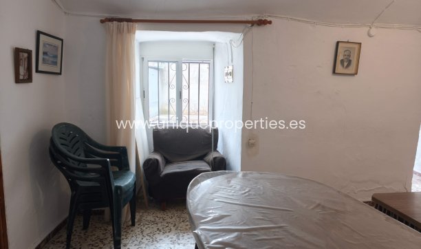 Herverkoop - Cave House -
Caniles