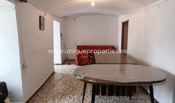 Herverkoop - Cave House -
Caniles