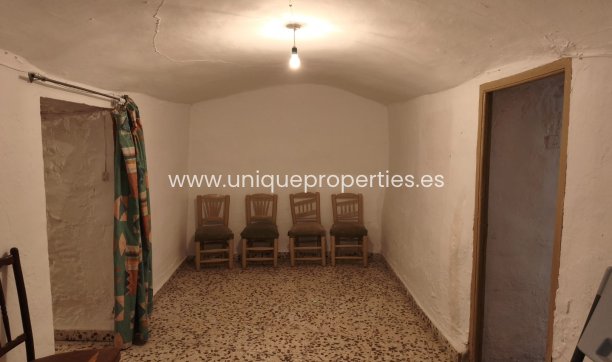 Herverkoop - Cave House -
Caniles