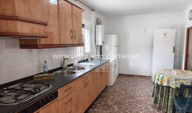 Herverkoop - Cave House -
Caniles