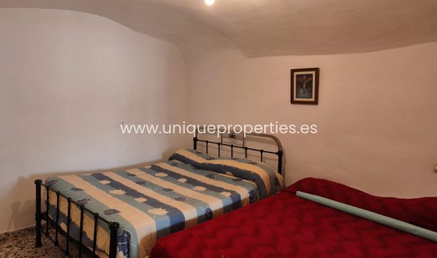 Herverkoop - Cave House -
Caniles