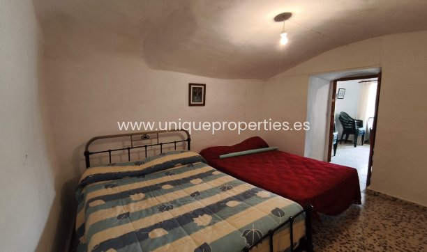 Herverkoop - Cave House -
Caniles