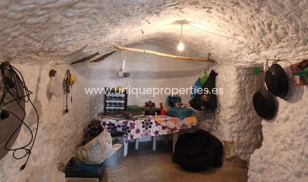 Herverkoop - Cave House -
Caniles