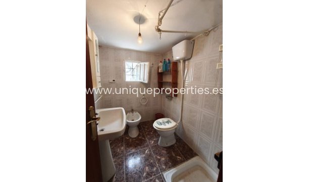 Herverkoop - Cave House -
Caniles