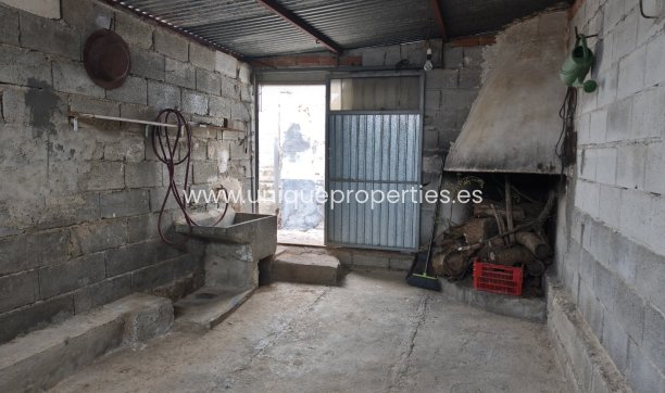 Herverkoop - Cave House -
Caniles