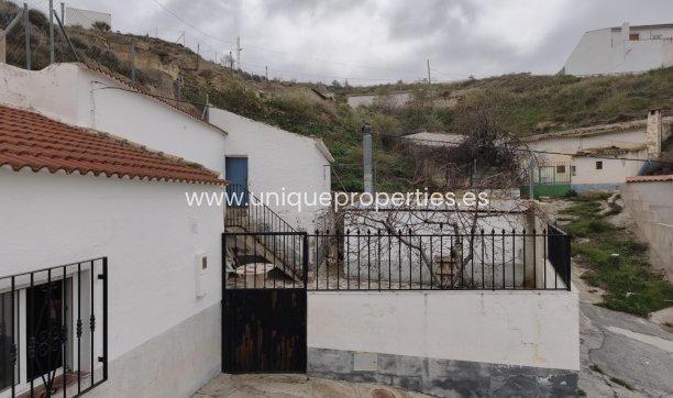 Herverkoop - Cave House -
Caniles