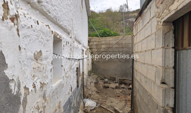 Herverkoop - Cave House -
Caniles