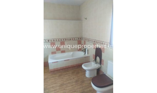 Resale - Cortijo -
Guadix