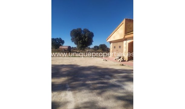 Resale - Cortijo -
Guadix