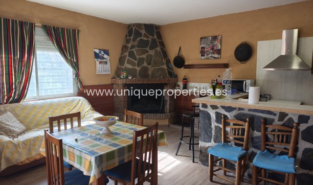 Reventa - Cortijo -
Baza