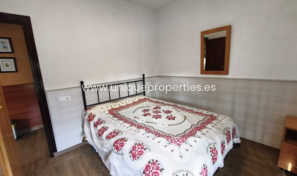 Reventa - Cortijo -
Baza