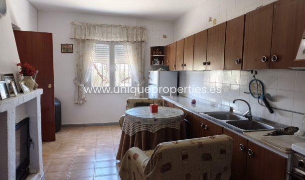 Herverkoop - Country House -
Baza