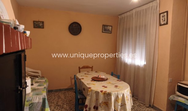 Herverkoop - Country House -
Baza