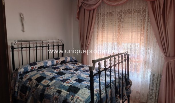 Herverkoop - Country House -
Baza