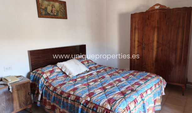 Herverkoop - Country House -
Baza