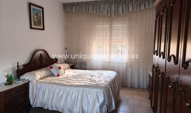 Herverkoop - Country House -
Baza