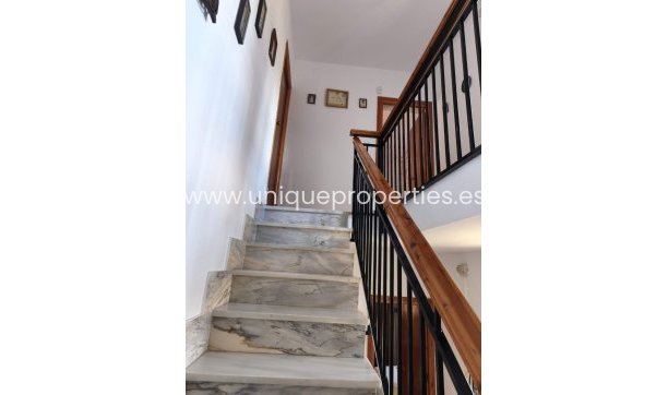 Herverkoop - Country House -
Baza