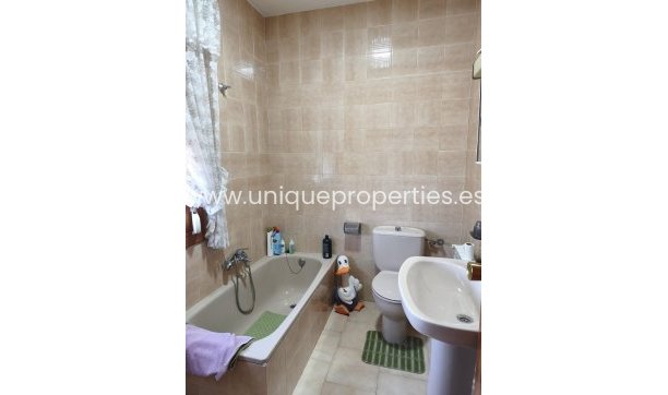 Herverkoop - Country House -
Baza