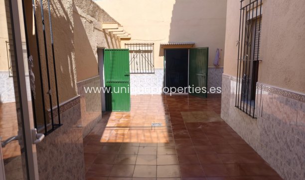 Herverkoop - Country House -
Baza