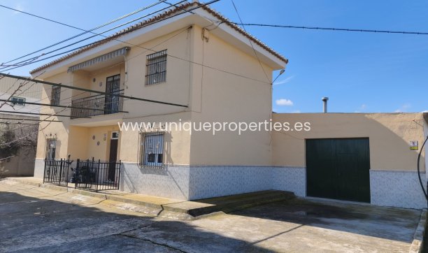 Herverkoop - Country House -
Baza