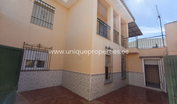 Herverkoop - Country House -
Baza