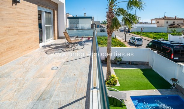 Reventa - Villa -
Pilar de la Horadada