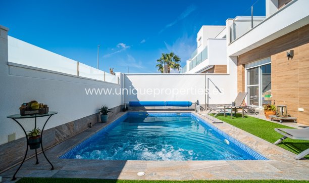 Reventa - Villa -
Pilar de la Horadada