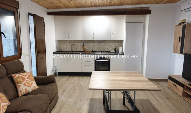 Revente - Cortijo -
Baza