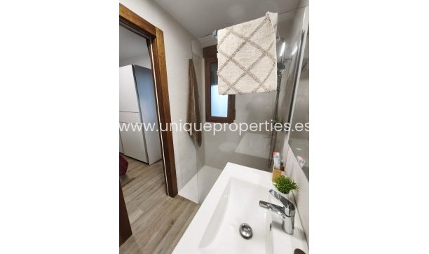 Revente - Cortijo -
Baza