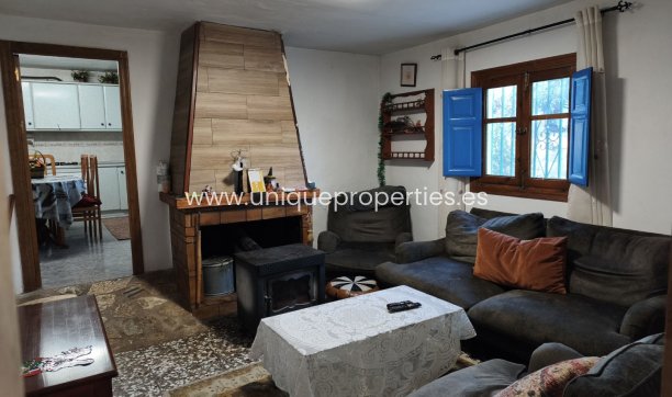 Reventa - Cortijo -
Huescar