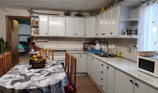 Reventa - Cortijo -
Huescar