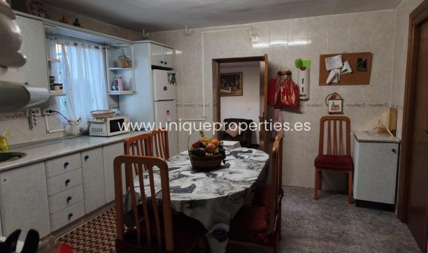 Reventa - Cortijo -
Huescar