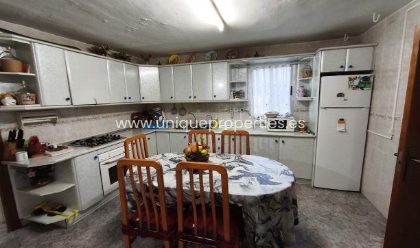 Reventa - Cortijo -
Huescar