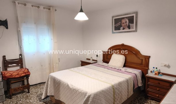 Reventa - Cortijo -
Huescar