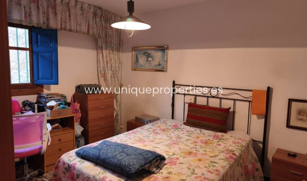 Reventa - Cortijo -
Huescar