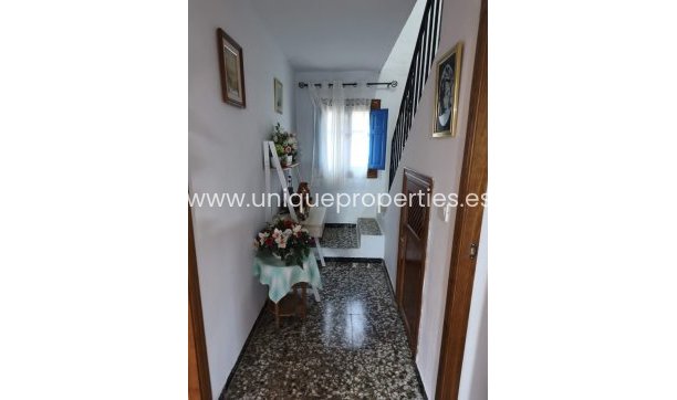 Reventa - Cortijo -
Huescar