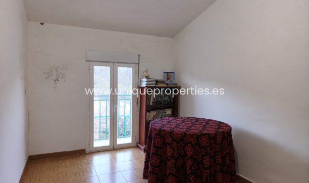 Reventa - Cortijo -
Huescar