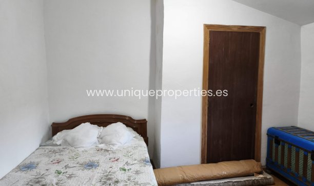 Reventa - Cortijo -
Huescar